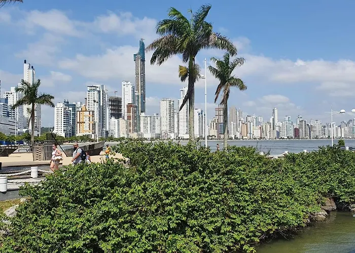 Lindo Apto, 100Metros Da Praia, Na Av Brasil Com A Av Central Melhor Localizacao