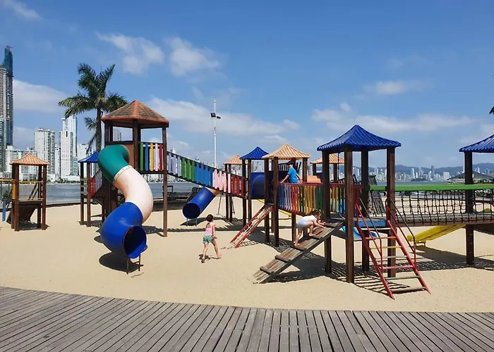 Lindo Apto, 100Metros Da Praia, Na Av Brasil Com A Av Central Melhor Localizacao