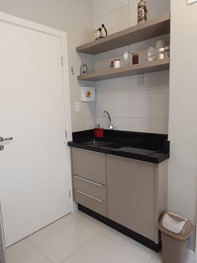 Lindo Apto, 100metros Da Praia, Na Av Brasil Com A Av Localizacao Balneario Camboriu