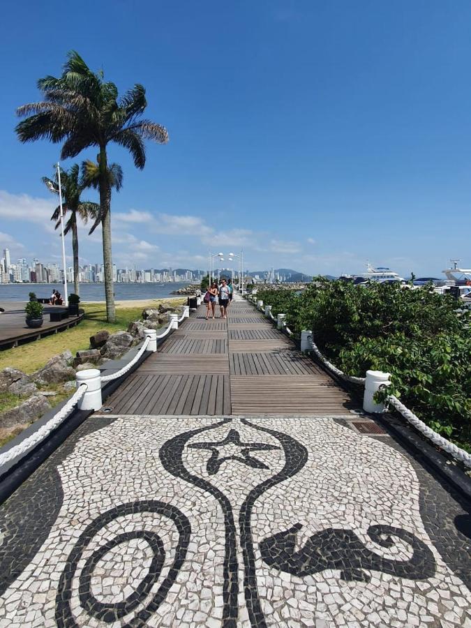 Lindo Apto, 100metros Da Praia, Na Av Brasil Com A Av Localizacao * Balneario Camboriu